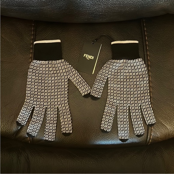 Fendi unisex FF zucca all over monogram wool gloves NEW - Picture 3 of 7